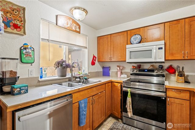 10425 Holly Drive, Everett, WA 98204