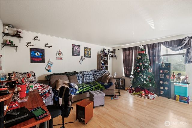 10425 Holly Drive, Everett, WA 98204