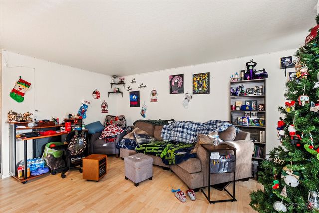 10425 Holly Drive, Everett, WA 98204