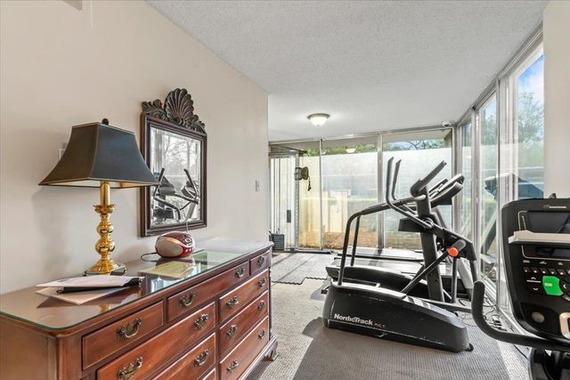 232 S Highland St Apt 905, Memphis, TN 38111