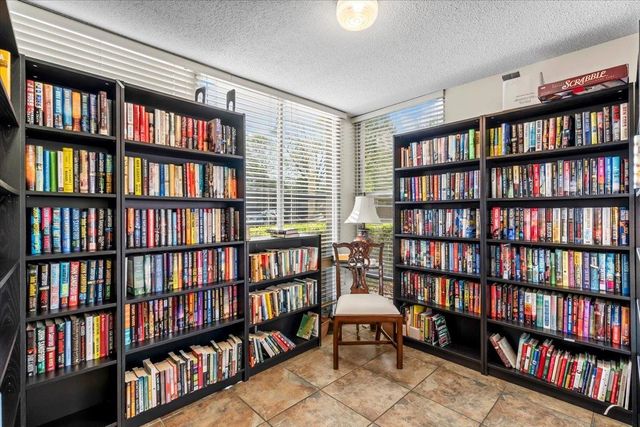 232 S Highland St Apt 905, Memphis, TN 38111