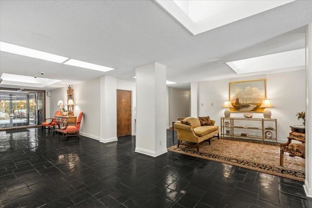 232 S Highland St Apt 905, Memphis, TN 38111