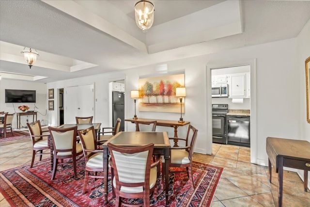 232 S Highland St Apt 905, Memphis, TN 38111