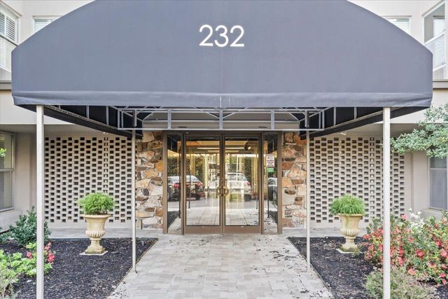 232 S Highland St Apt 905, Memphis, TN 38111