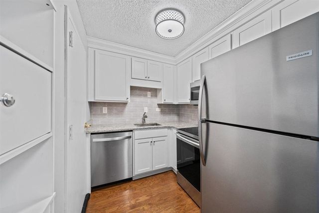 232 S Highland St Apt 905, Memphis, TN 38111