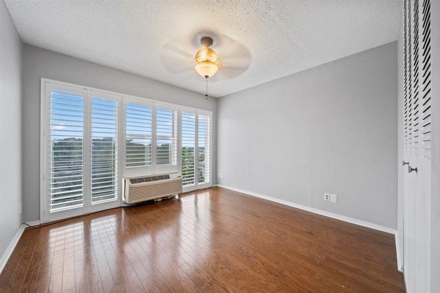 232 S Highland St Apt 905, Memphis, TN 38111