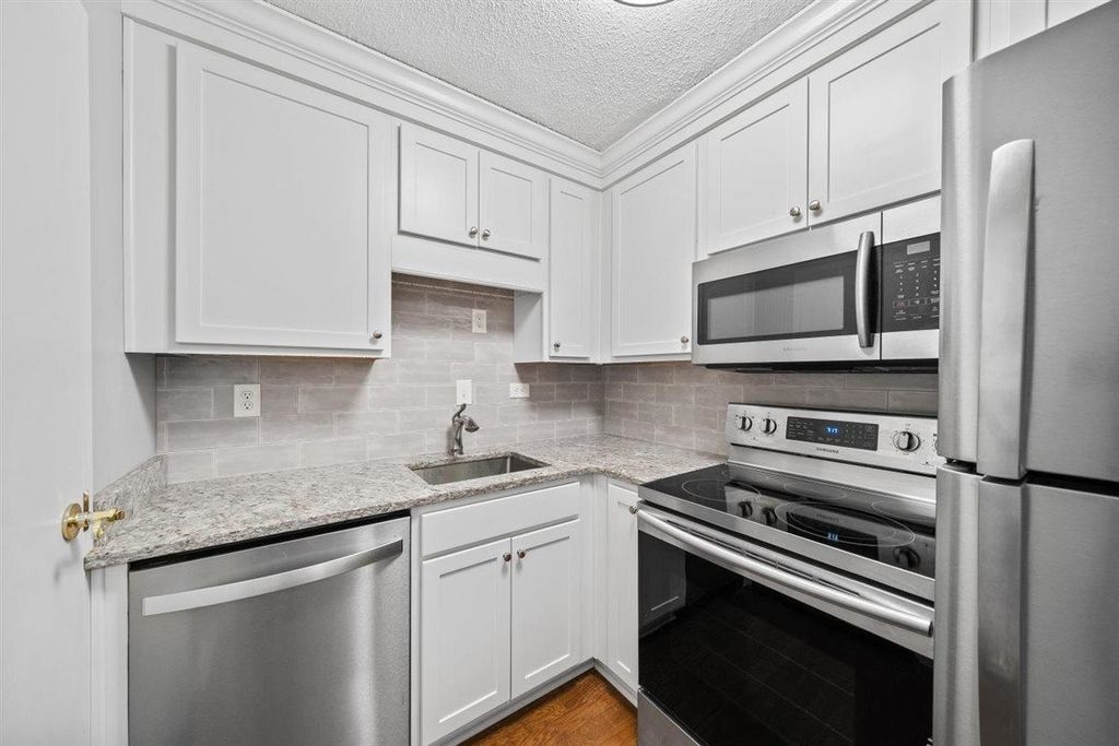 232 S Highland St Apt 905, Memphis, TN 38111