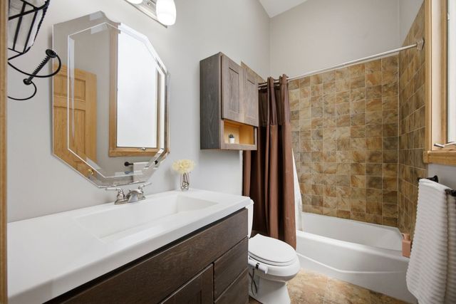 5417 Blodgett Avenue, Downers Grove, IL 60515