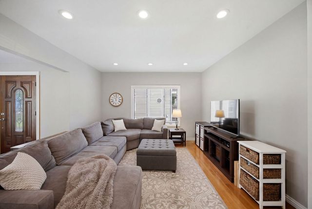 5417 Blodgett Avenue, Downers Grove, IL 60515