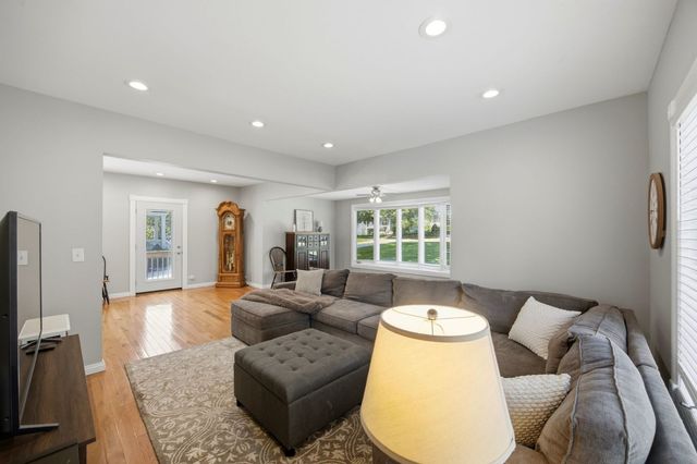 5417 Blodgett Avenue, Downers Grove, IL 60515
