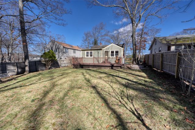 180 Lakeside Trail, Ridge, NY 11961