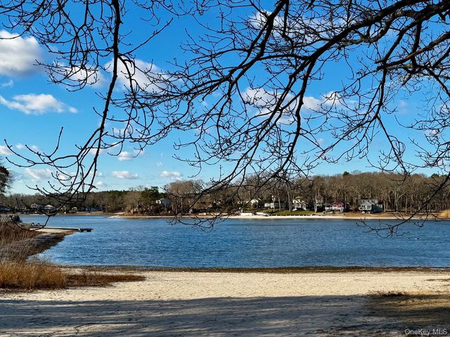 180 Lakeside Trail, Ridge, NY 11961