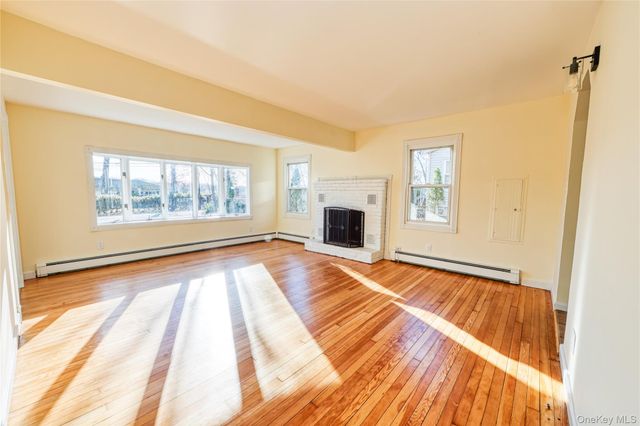 180 Lakeside Trail, Ridge, NY 11961