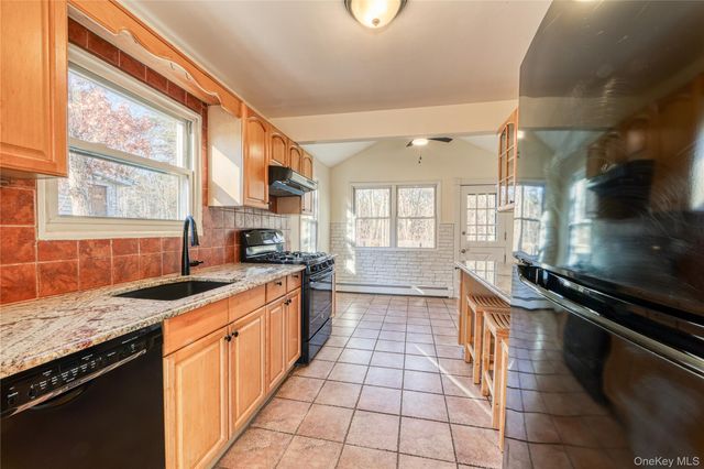 180 Lakeside Trail, Ridge, NY 11961