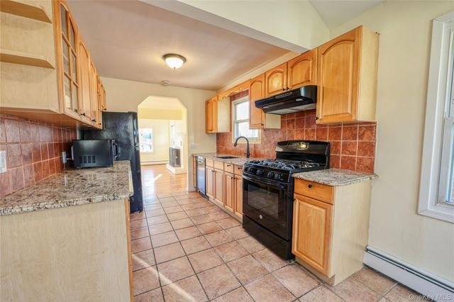 180 Lakeside Trail, Ridge, NY 11961