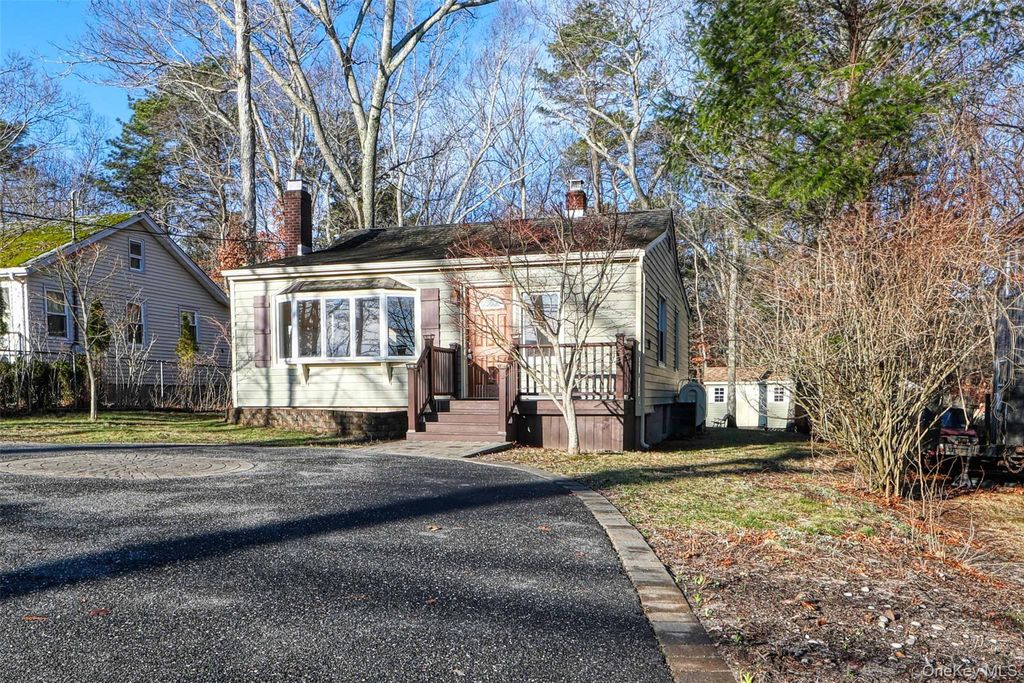 180 Lakeside Trail, Ridge, NY 11961