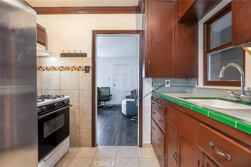 Image 16 of property listing at 821 N Pauline, Anaheim, CA 92805