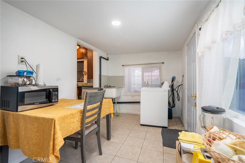 Image 19 of property listing at 821 N Pauline, Anaheim, CA 92805