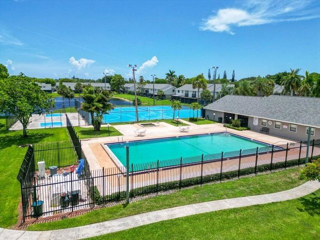 5105 Pier Drive, Greenacres, FL 33463