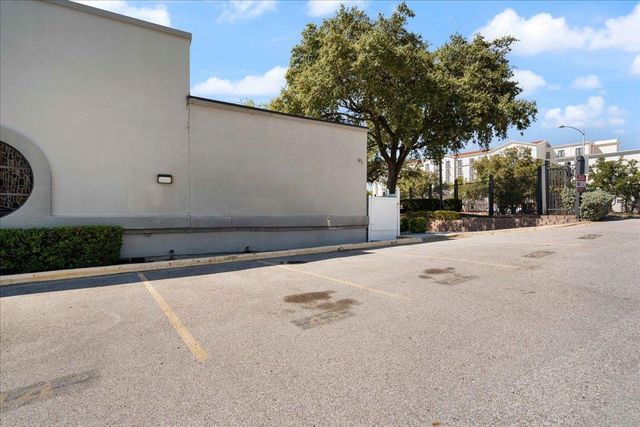 935 La Posada DR 158, Austin, TX 78752