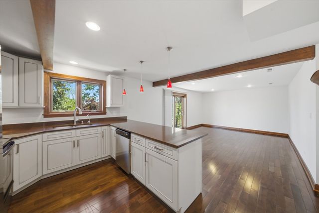 2218 N Newland Avenue 401, Chicago, IL 60707