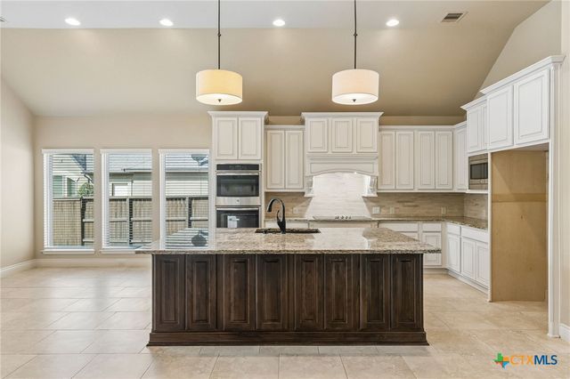 975 Wilderness Oaks, New Braunfels, TX 78132