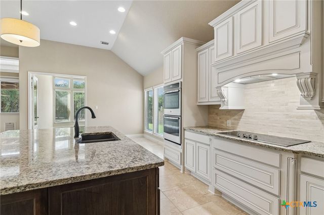 975 Wilderness Oaks, New Braunfels, TX 78132