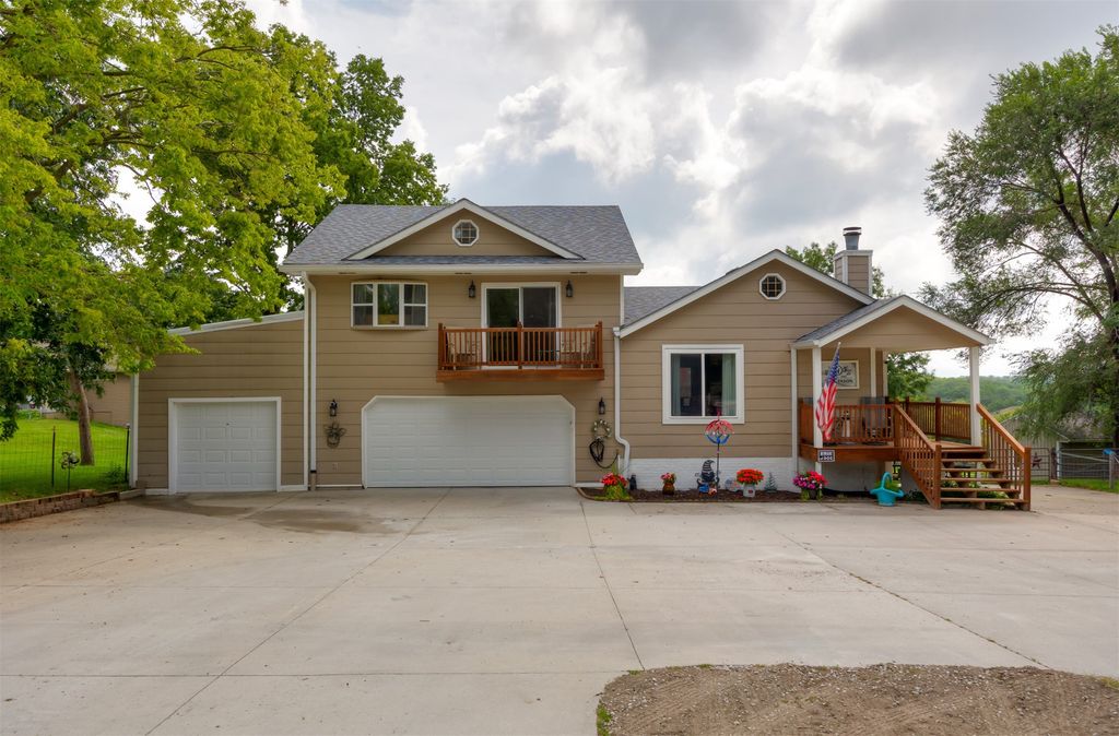 1129 SE 55th Street, Pleasant Hill, IA 50327