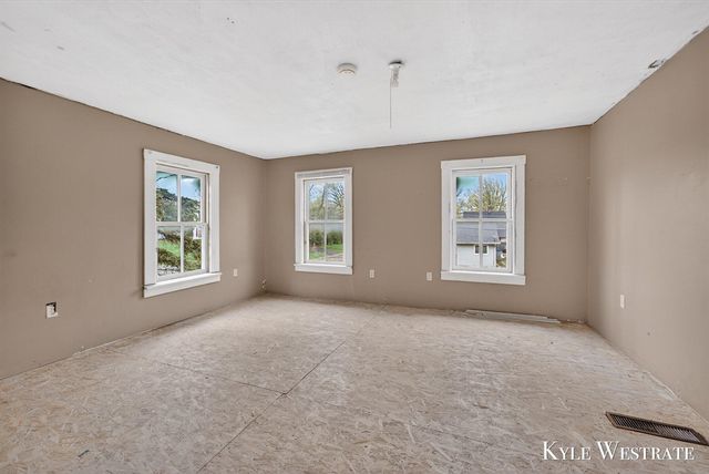 123 W Main Street, Caledonia, MI 49316