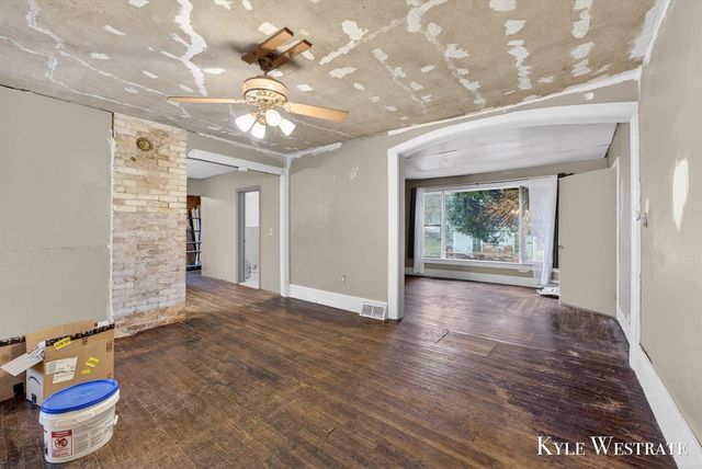 123 W Main Street, Caledonia, MI 49316
