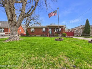 5129 Doyle Dr, Louisville, KY 40216