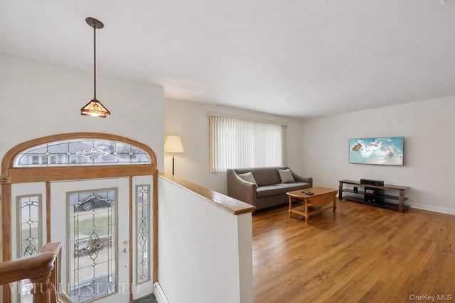 108 Lee Avenue, Babylon, NY 11702