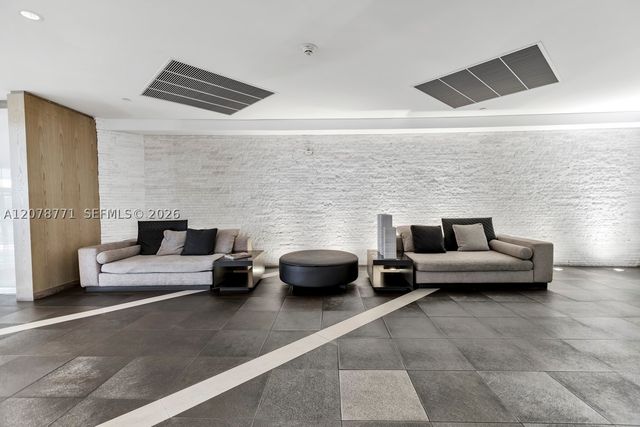 92 SW 3rd St 1403, Miami, FL 33130