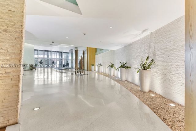 92 SW 3rd St 1403, Miami, FL 33130