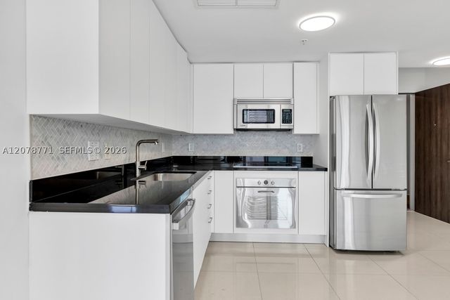 92 SW 3rd St 1403, Miami, FL 33130