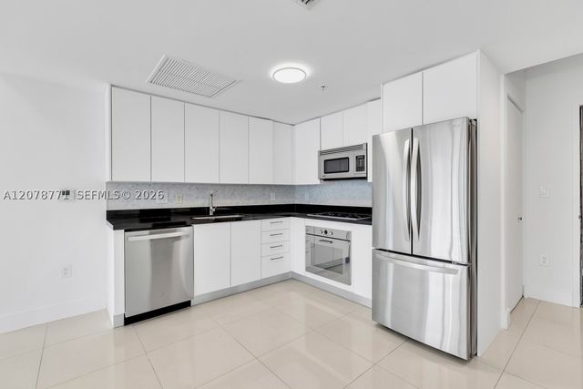 92 SW 3rd St 1403, Miami, FL 33130