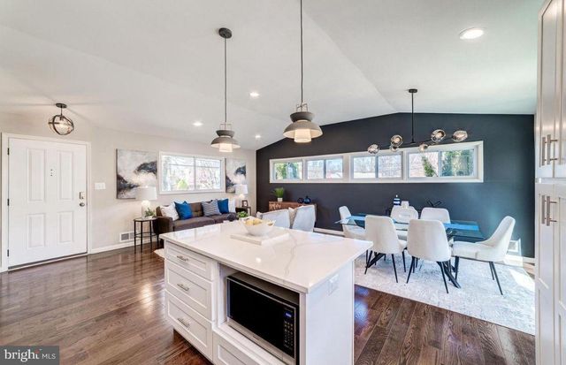 4207 WOODLAND DR, Fairfax, VA 22030