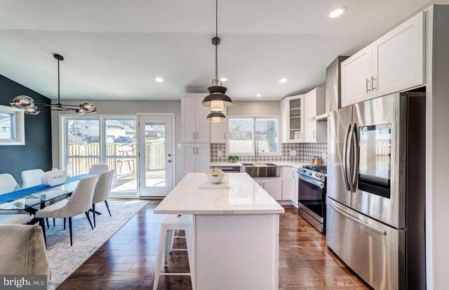 4207 WOODLAND DR, Fairfax, VA 22030