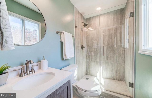 4207 WOODLAND DR, Fairfax, VA 22030