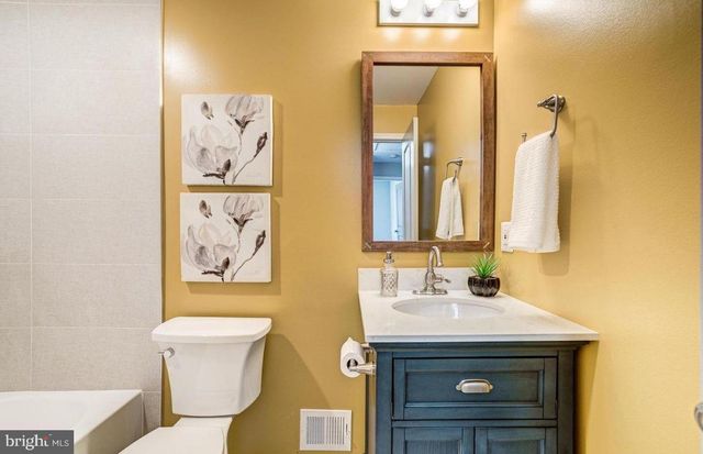 4207 WOODLAND DR, Fairfax, VA 22030