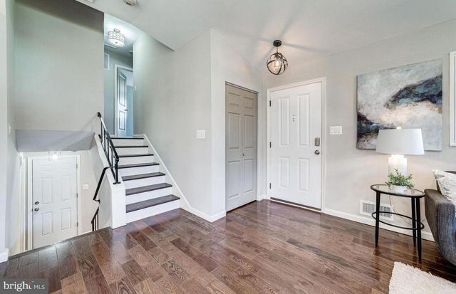 4207 WOODLAND DR, Fairfax, VA 22030