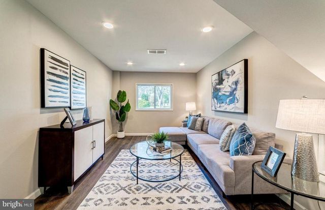 4207 WOODLAND DR, Fairfax, VA 22030