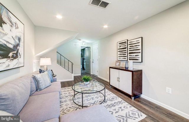 4207 WOODLAND DR, Fairfax, VA 22030