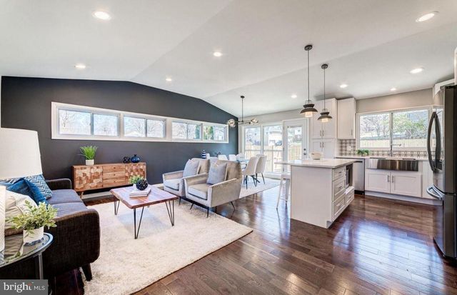 4207 WOODLAND DR, Fairfax, VA 22030