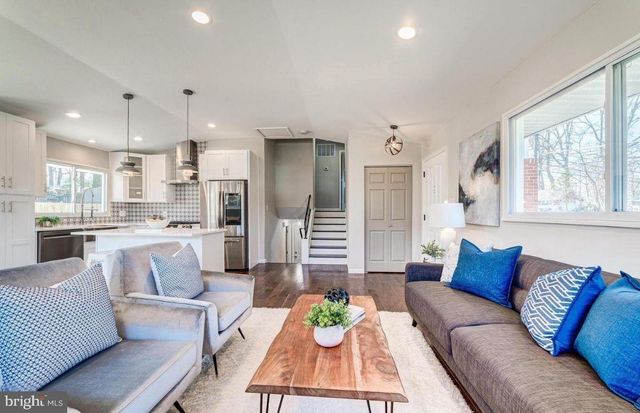 4207 WOODLAND DR, Fairfax, VA 22030