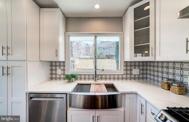 4207 WOODLAND DR, Fairfax, VA 22030