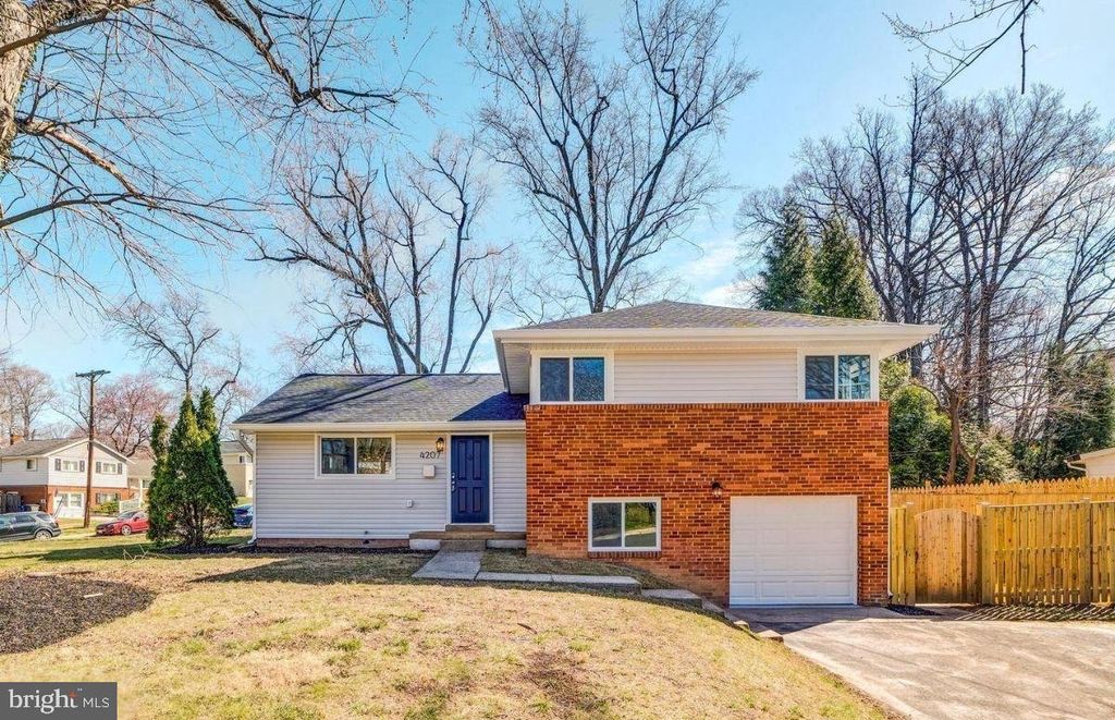 4207 WOODLAND DR, Fairfax, VA 22030