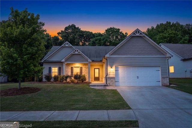 500 Brighton Park Circle, Hoschton, GA 30548