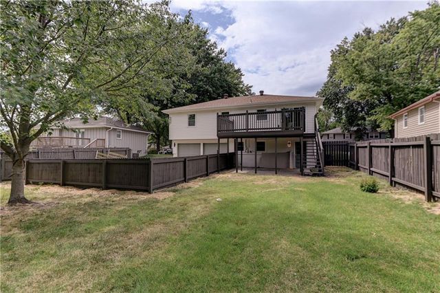 305 Sharon Drive, Lee's Summit, MO 64063