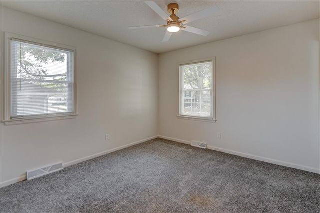 305 Sharon Drive, Lee's Summit, MO 64063